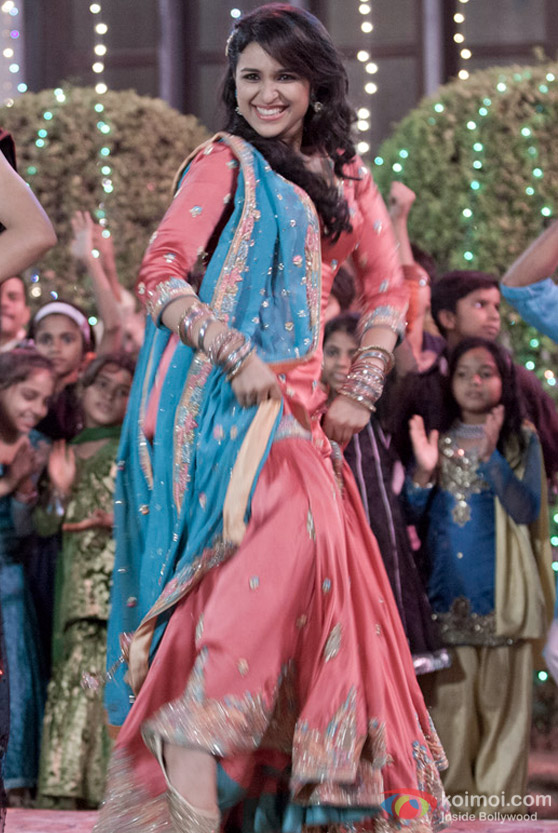 Parineeti Chopra shakes a leg in Ishaqzaade Movie