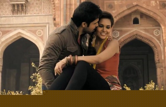 Emraan Hashmi and Esha Gupta steal a kiss in Jannat 2 Movie Stills