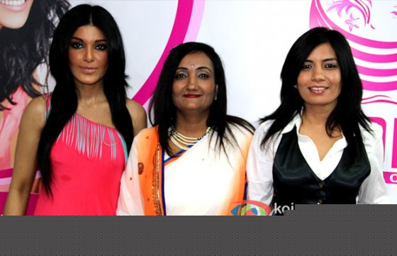 Koena Mitra, Dr. Nishita, Sunita Vhatkar At A Clinic Launch