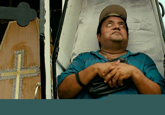 Neeraj Vora playing dead? in Kamaal Dhamaal Malamaal Movie Stills