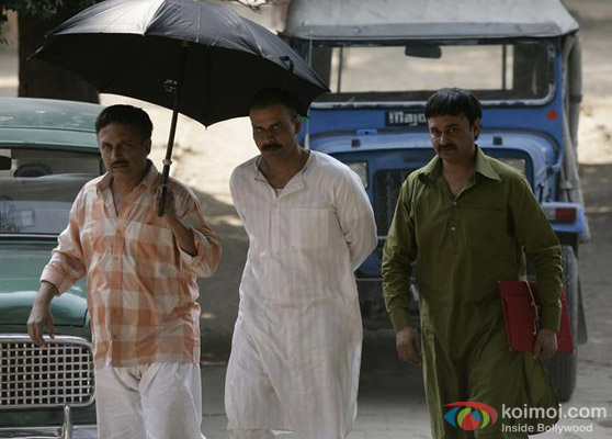 Piyush Mishra, Manoj Bajpayee in Gangs Of Wasseypur Movie Stills