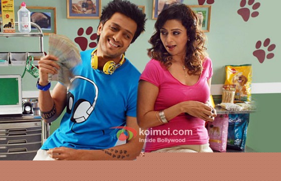 Ritesh Deshmukh, Neha Sharma (Kyaa Super Kool Hain Hum Movie Stills)