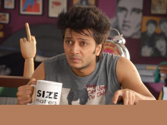 Ritesh Deshmukh search channel in Kyaa Super Kool Hain Hum Movie Stills