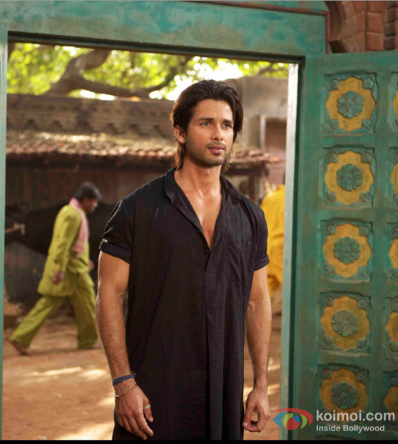 Shahid Kapoor sports black In Teri Meri Kahaani Movie Stills