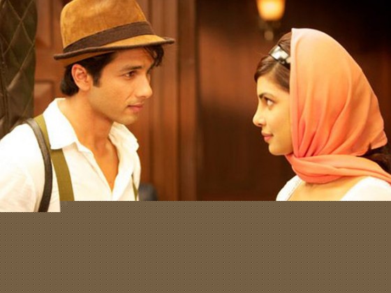 Shahid Kapoor & Priyanka Chopra share a moment in Teri Meri Kahaani Movie Stills