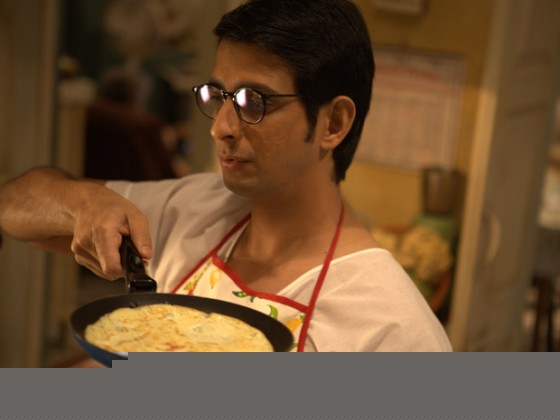 Sharman Joshi cooking breakfast in Ferrari Ki Sawaari Movie Stills