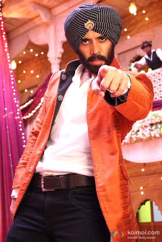 Tusshar Kapoor shakes a leg in Chaar Din Ki Chandni Movie