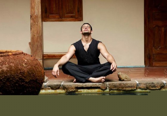 Arunoday Singh in yoga pose in Jism 2 Movie Stills