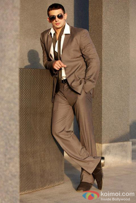 Arunoday Singh looking drop dead handsome in Jism 2 Movie Stills