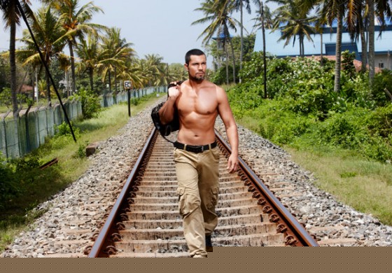 Handsome and Dashing Randeep Hooda walk on track in Jism 2 Movie Stills