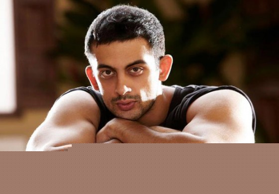 Hunky Arunoday Singh looks into your eyes in Jism 2 Movie Stills