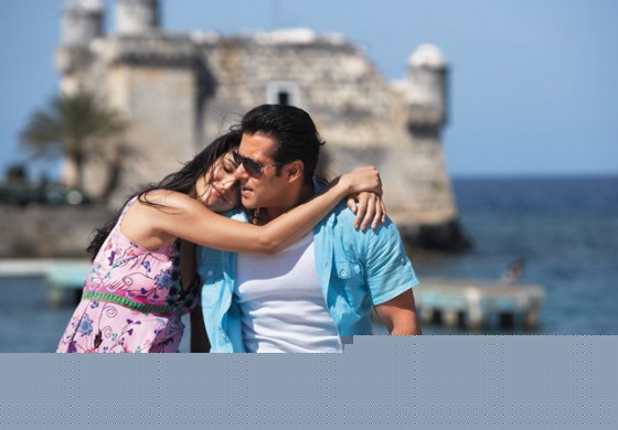 Katrina Kaif and Salman Khan love making scene at beach from Ek Tha Tiger Movie Stills