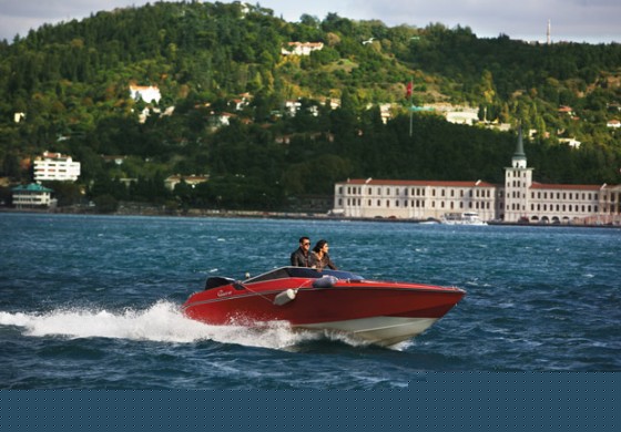 Salman Khan and Katrina Kaif on a speedboat in Ek Tha Tiger Movie Stills