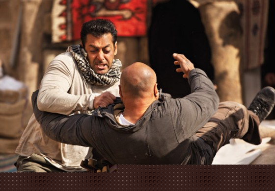 Salman Khan beating up the bad guys in Ek Tha Tiger Movie Stills