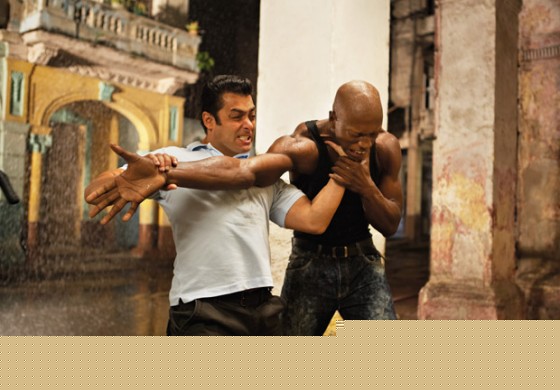 Salman Khan using his super strength in Ek Tha Tiger Movie Stills