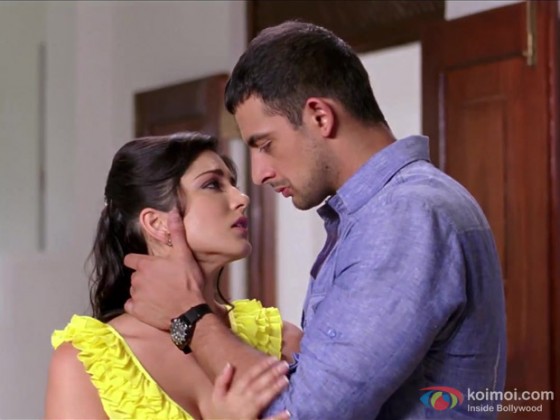 Sunny Leone and Arunoday Singh are prepared to rake a storm in Bollywood in Jism 2 Movie Stills