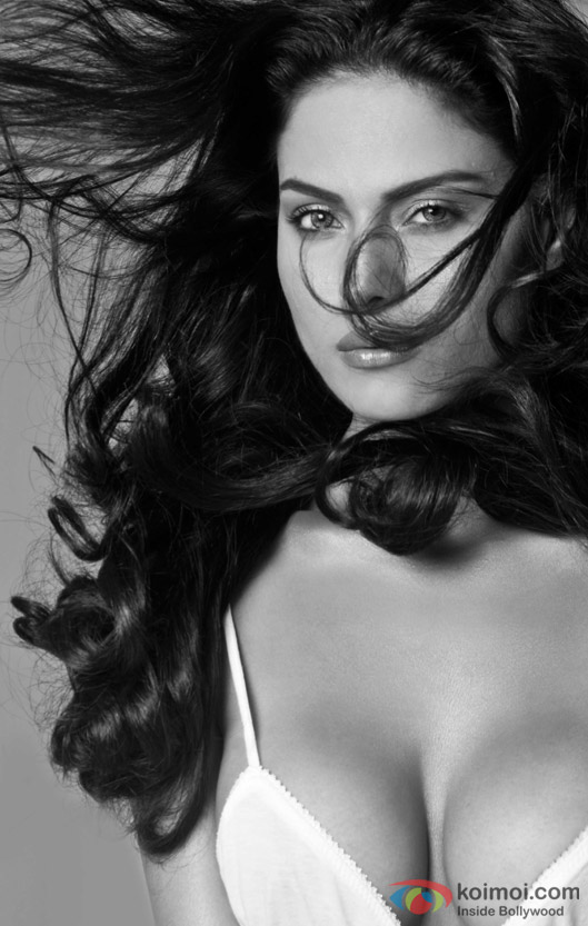 Veena Malik shows off her assets