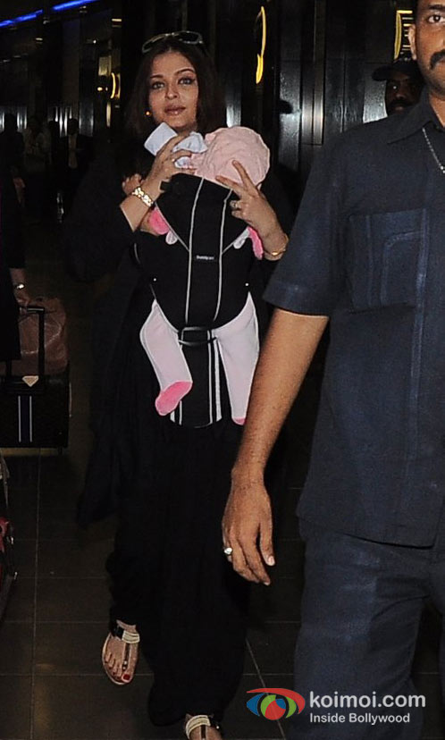 Aishwarya Rai Bachchan Snapped with Aaradhya
