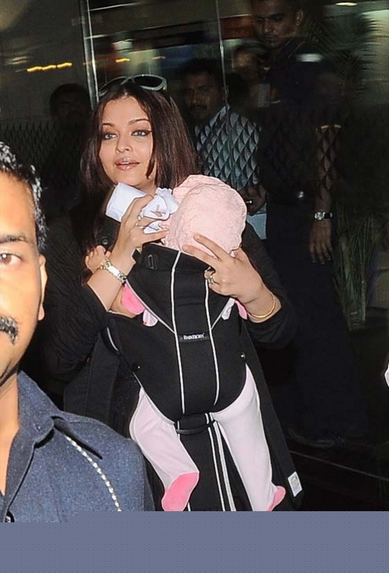 Aishwarya Rai Bachchan Snapped with Aaradhya