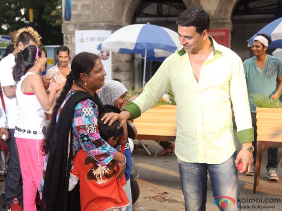 Akshay Kumar with his fan at song shooting of Oh My God movie stills