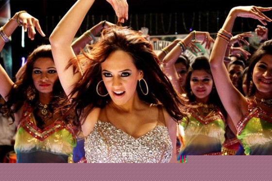 Hazel Keech hot Item song Aa Ante Amalapuram in Maximum Movie Stills