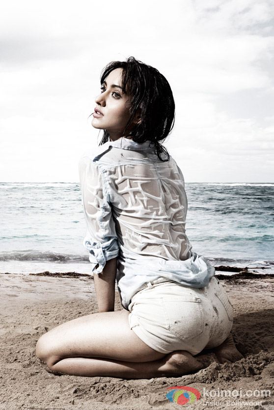 Neha Sharma hot and sultry look