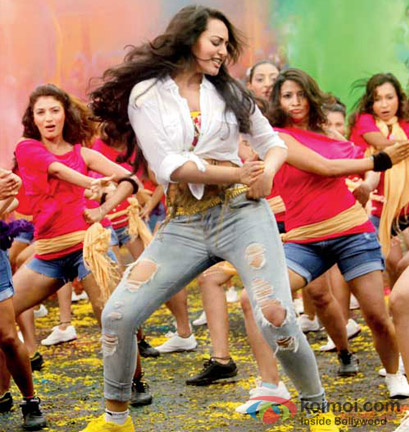 Sonakshi Sinha dance on Go Govinda Song in OMG Oh My God! Movie Stills