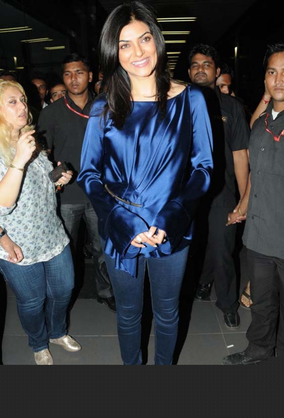 Sushmita Sen Welcomes Himangini Singh Yadu, Miss Asia Pacific World 2012