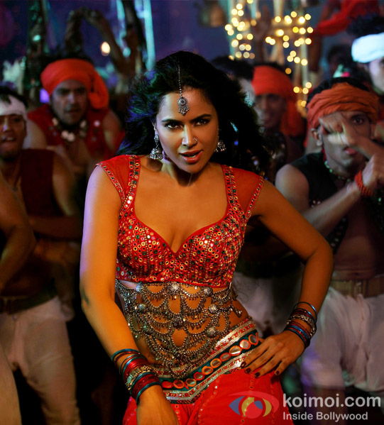 A super hot Sameera Reddy grooving to an item number in Chakravyuh Movie Stills