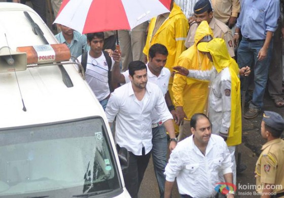 Aftab Shivdasani at Rajesh Khanna's Cremation at Vile Parle Mumbai