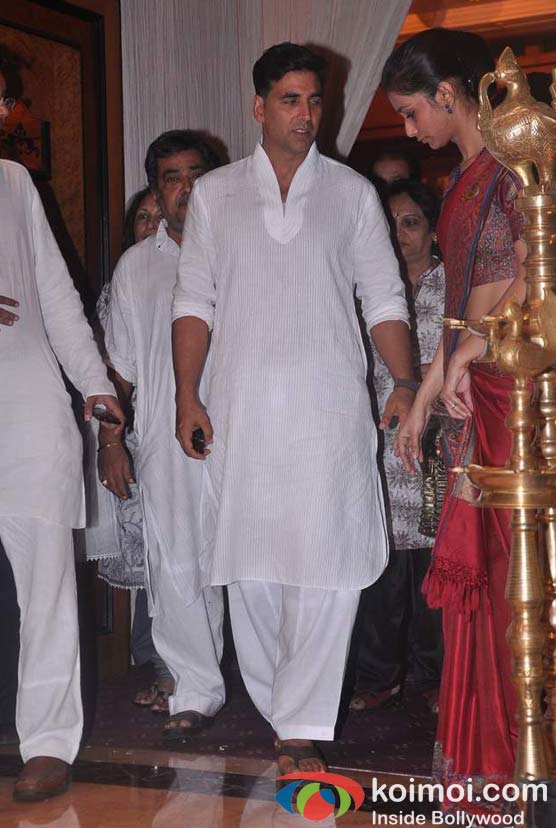 Akshay Kumar At Rajesh Khanna's Prayer Meet