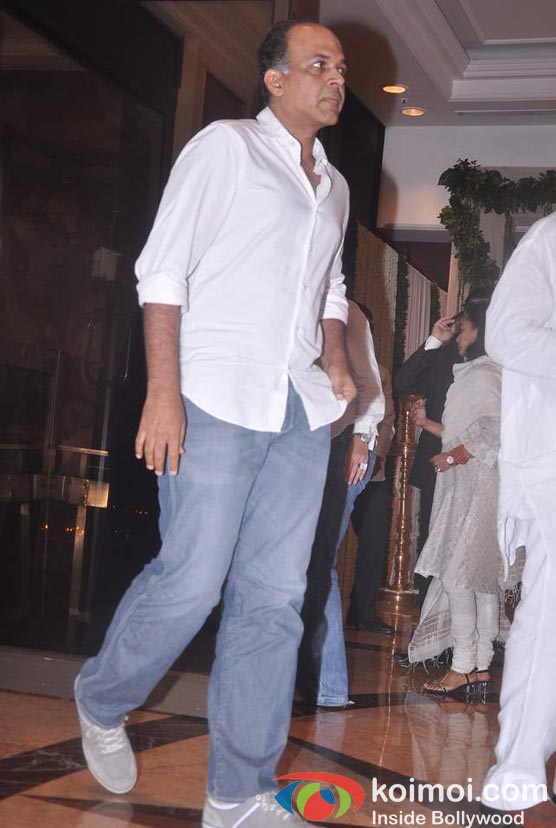 Ashutosh Gowariker At Rajesh Khanna's Prayer Meet