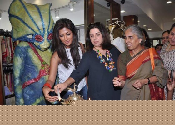 Chitrangada Singh And Farah Khan Promote Joker Movie With Aliens