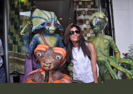 Chitrangada Singh Promote Joker Movie With Aliens