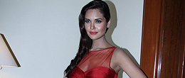 When Esha Gupta had to rip off her clothes on the sets of RAAZ 3