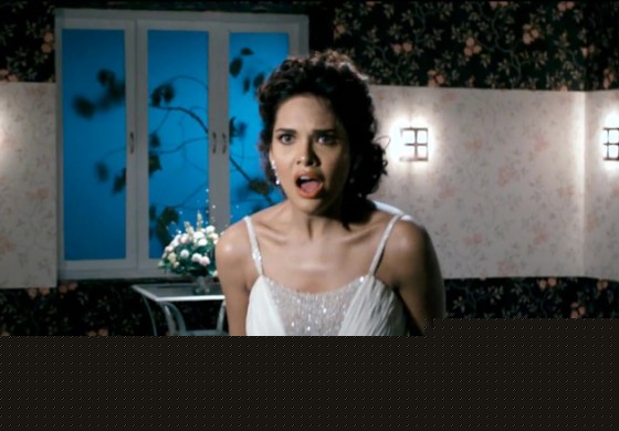 Esha Gupta screaming out loud in Raaz 3 Movie Stills