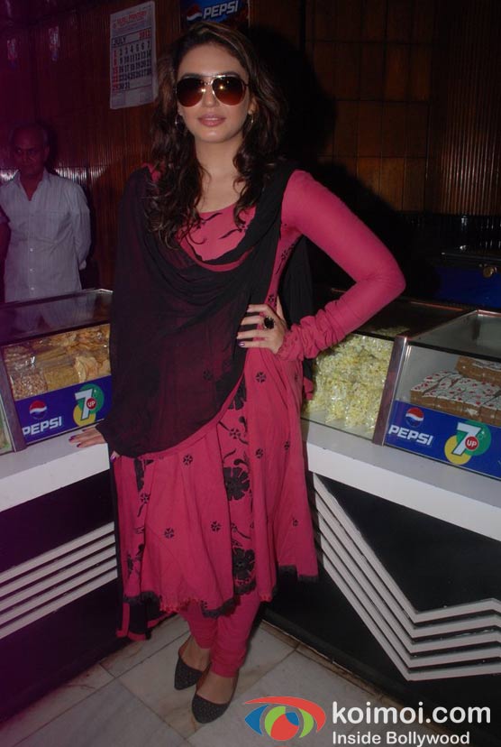 Huma Qureshi Of Gangs Of Wasseypur 2 Watches DDLJ