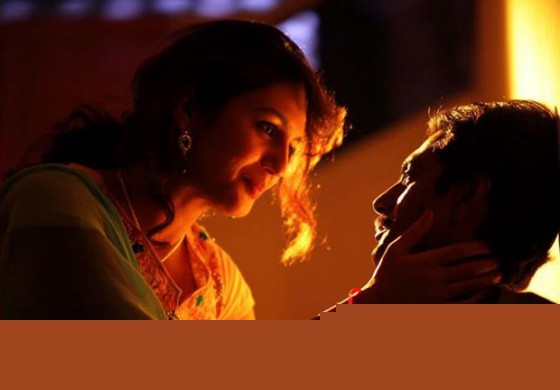 Huma Qureshi smiles at Nawazuddin Siddiqui in Gangs Of Wasseypur 2 Movie Stills