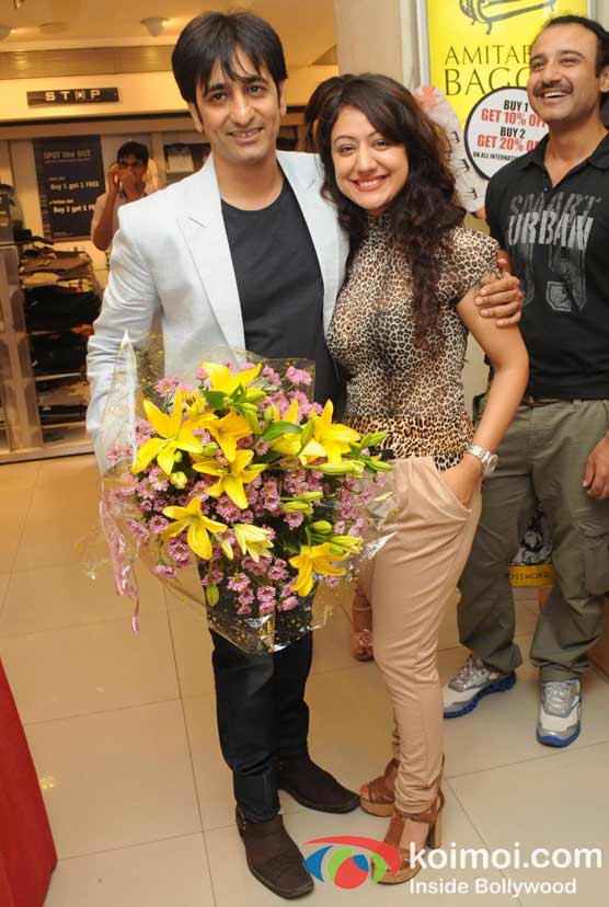 Madhuri Pandey Recites Poems from Rajev Paul's book Mumbai Mohabbat Aur Tanhai