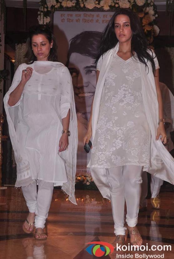 Neelam Kothari, Neha Dhupia At Rajesh Khanna's Prayer Meet