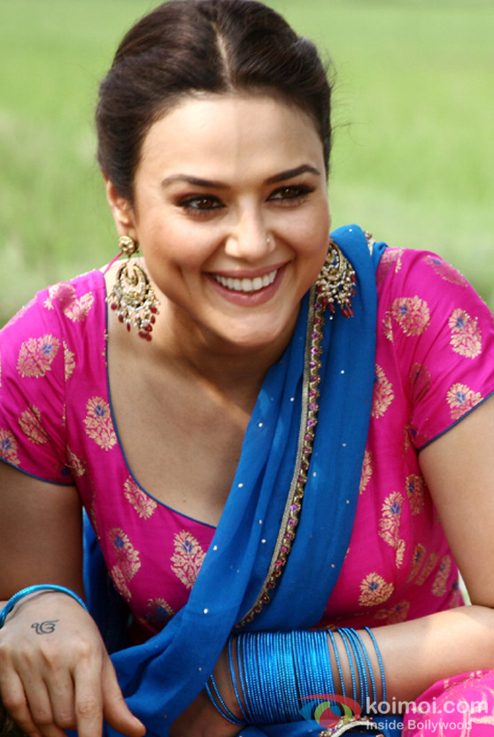Preity Zinta looks cute in an Indian Avatar in Heroes Movie
