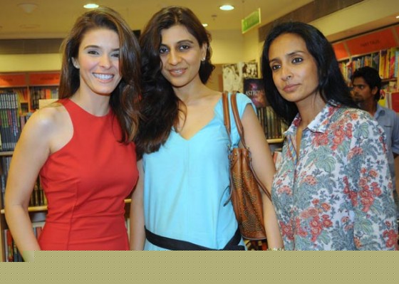 Rageshwari, Aanchal Gupta, Suchitra Pillai Recites Poems from Rajev Paul's book Mumbai Mohabbat Aur Tanhai