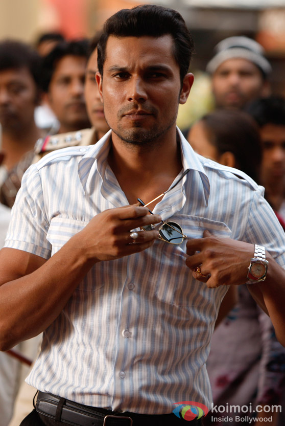 Randeep Hooda knows just how to do it in Once Upon A Time In Mumbaai Movie