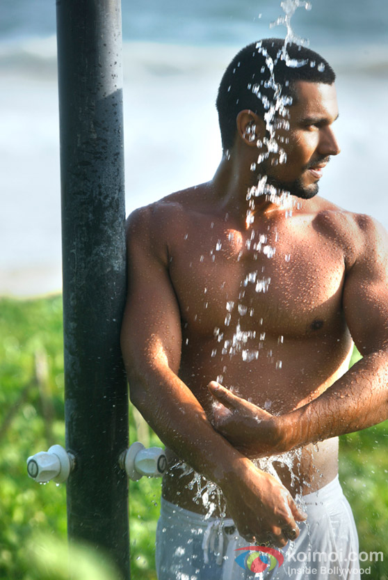 Randeep Hooda the Macho Man in Jism 2 Movie