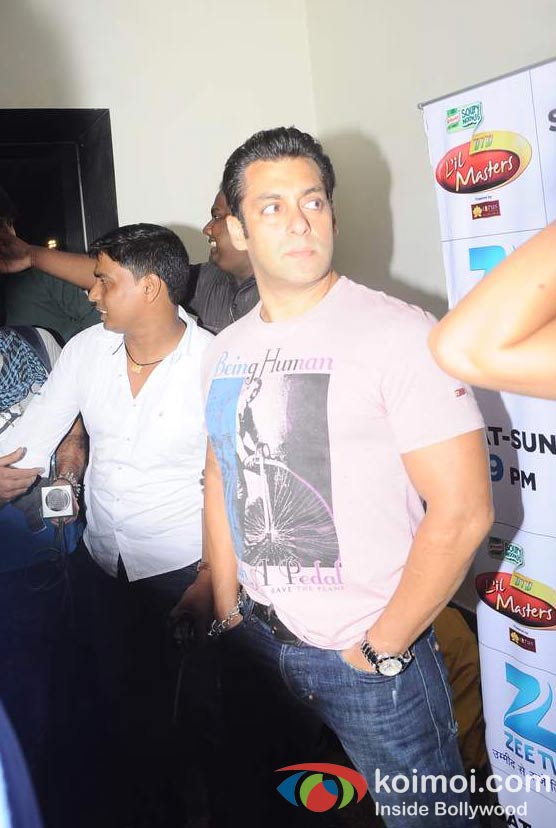 Salman Khan Promote Ek Tha Tiger Movie On The Sets Of DID Lil Masters