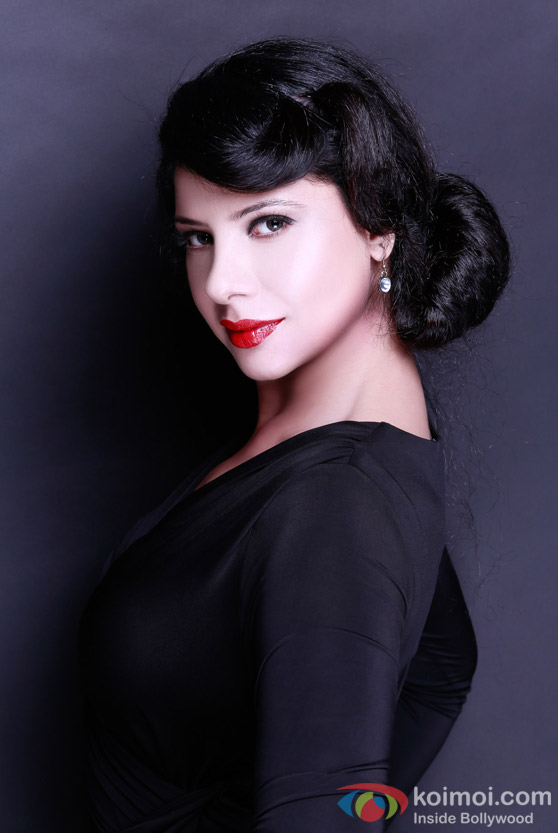 Sambhavna Seth looks classy and hot in black