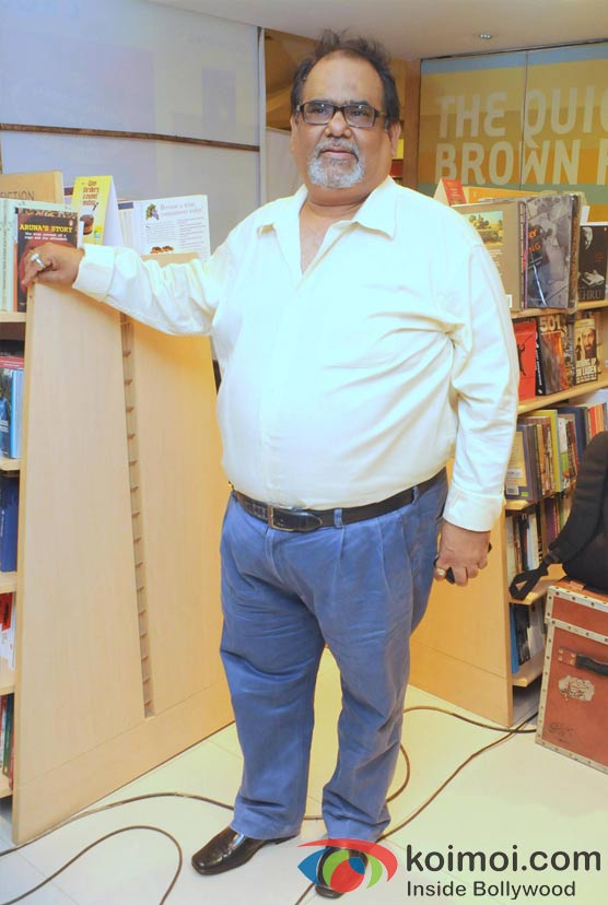 Satish Kaushaik Recites Poems from Rajev Paul's book Mumbai Mohabbat Aur Tanhai