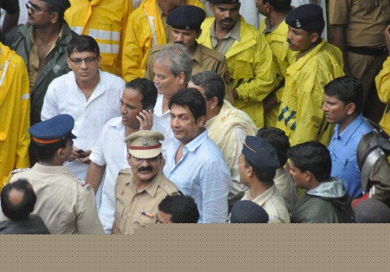 Shekhar Suman at Rajesh Khanna's Cremation at Vile Parle Mumbai