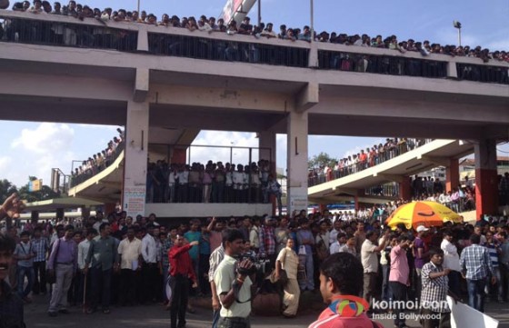 Veena Malik Mobbed on the sets of the Kannada version of The Dirty Picture in Bangalore!