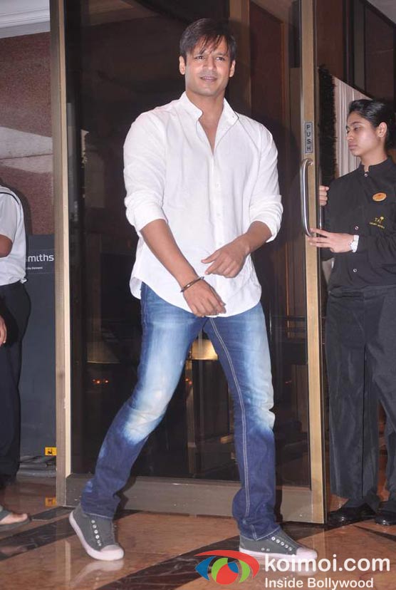 Vivek Oberoi At Rajesh Khanna's Prayer Meet